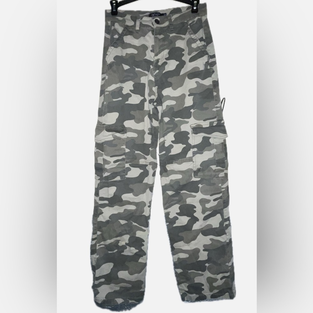 Refuge Camouflage oversized straight cargo Pants -EUC